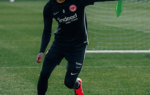 爱游戏体育注册-关于集结日体能课后；法兰克福手感冰凉备战德甲；更衣室稳定；高层口径保持一致的信息